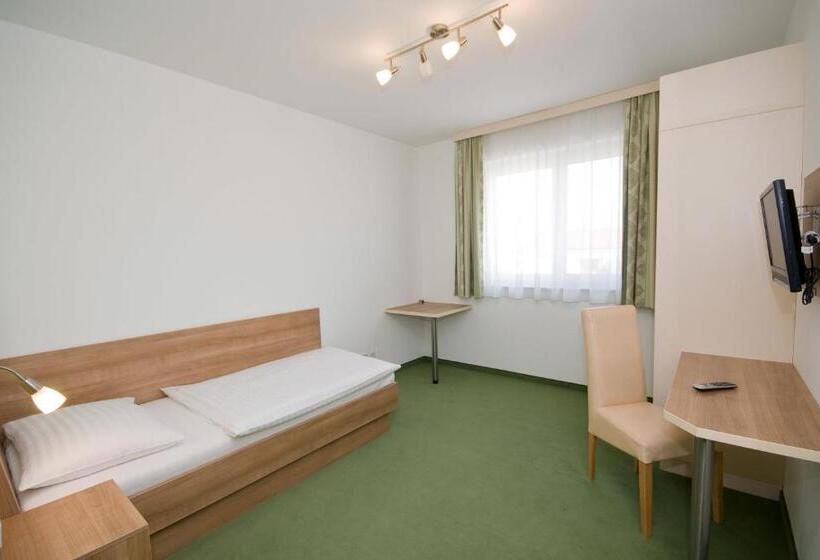 اتاق استاندارد یک نفره, Bauer