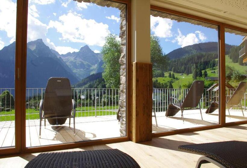 غرفة قياسية مزوَّدة بشُرفة, Burtschahof