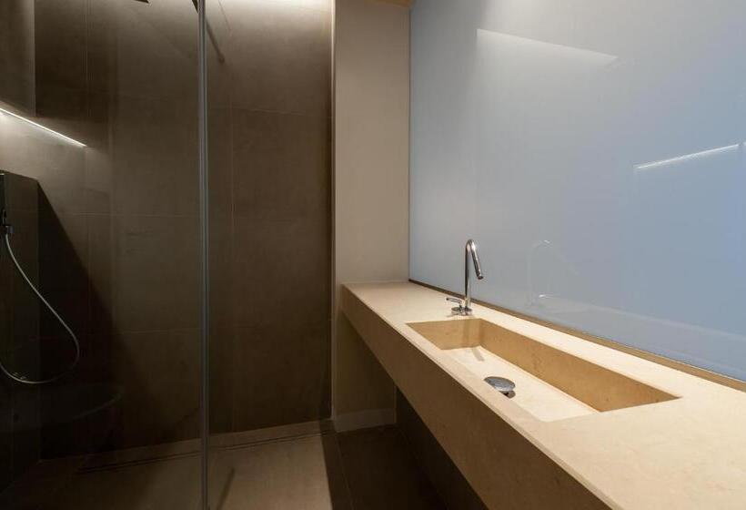 수피리어 룸, Donnarumma