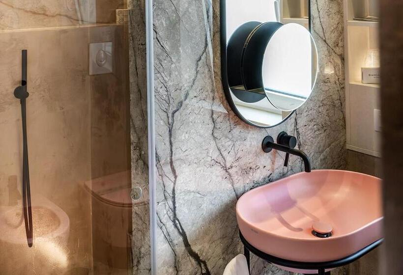 주니어 스위트 바다 전망, Donnarumma