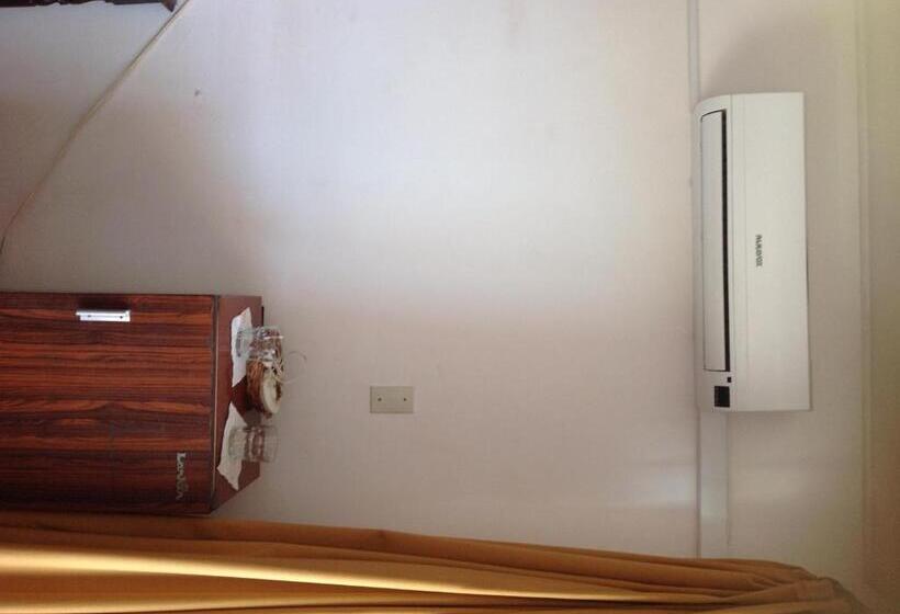 اتاق استاندارد سه تخته با بالکن, Embeleco