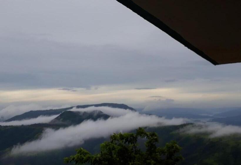 חדר סטנדרט עם מרפסת, Nirvana Inn