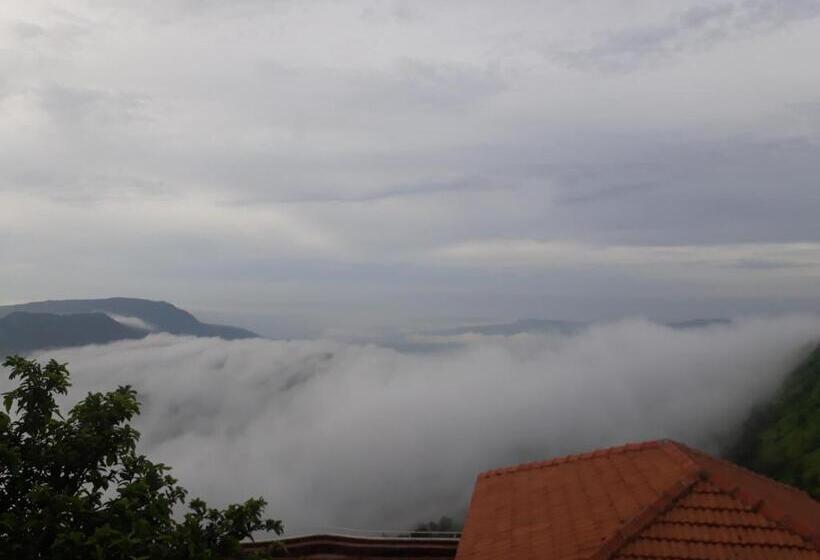 חדר סטנדרט עם מרפסת, Nirvana Inn