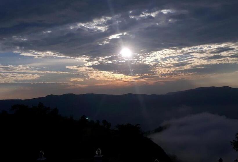 חדר סטנדרט עם מרפסת, Nirvana Inn