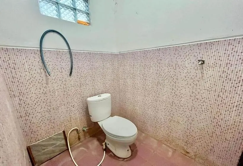 デラックスルーム, Oyo Life 93504 Kost Krisna