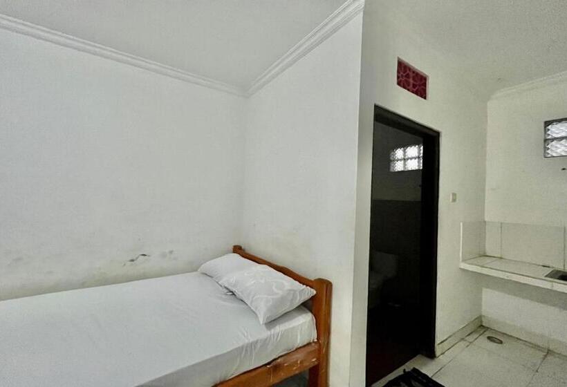 חדר דלוקס, Oyo Life 93504 Kost Krisna