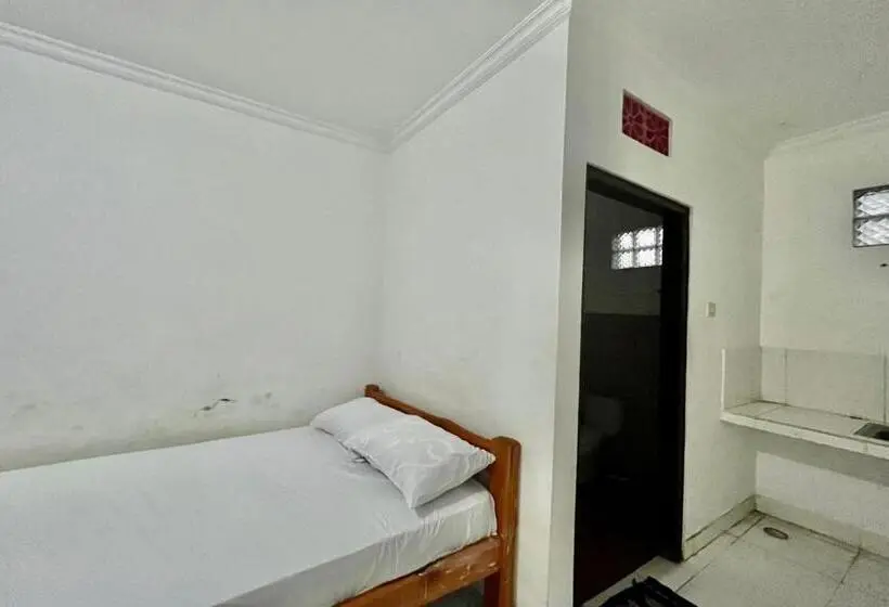 デラックスルーム, Oyo Life 93504 Kost Krisna
