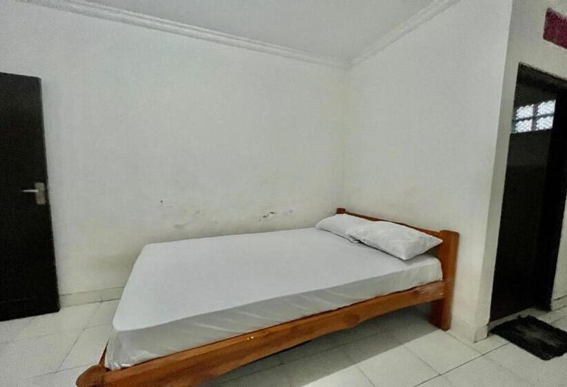 חדר דלוקס, Oyo Life 93504 Kost Krisna