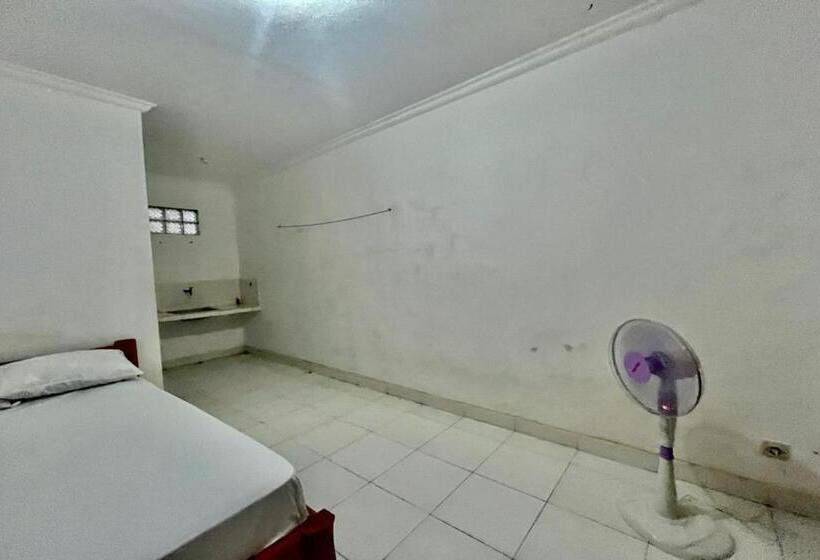 חדר דלוקס, Oyo Life 93504 Kost Krisna