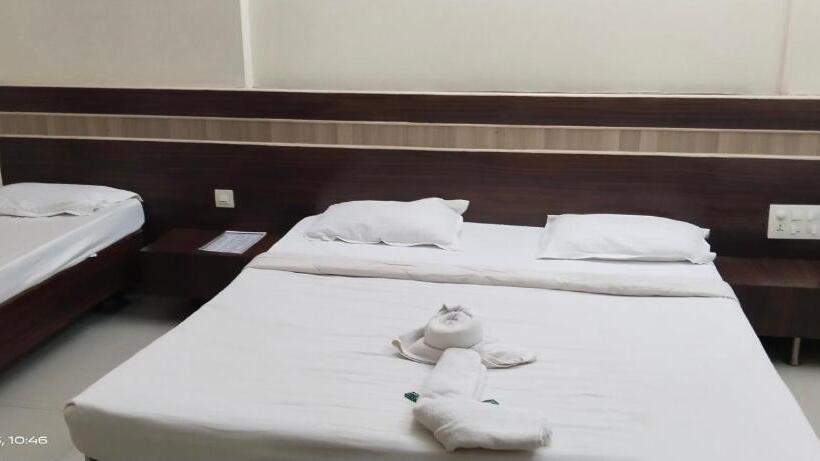 Номер Deluxe, S P Inn