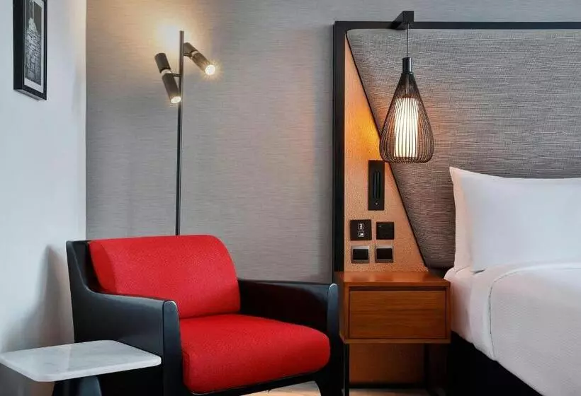 Deluxe Room King Size Bed