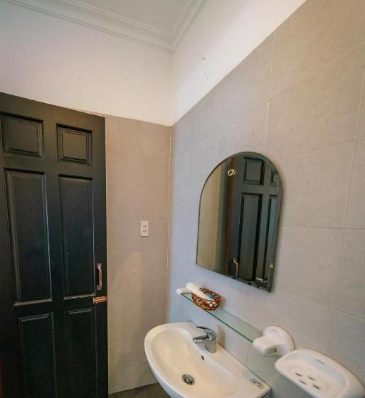 חדר סטנדרט לארבעה, Ven Ven