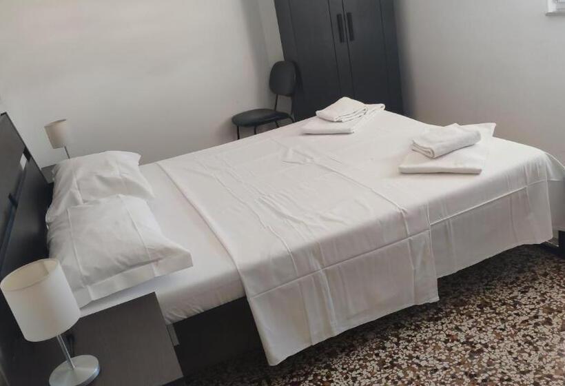 اتاق استاندارد با سرویس بهداشتی مشترک, Airport Guest House Pisa