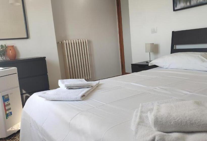 اتاق استاندارد با سرویس بهداشتی مشترک, Airport Guest House Pisa