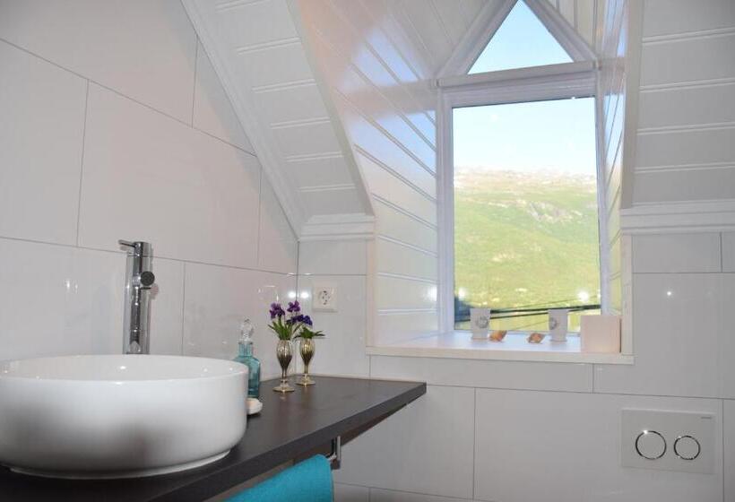 חדר דלוקס עם מרפסת נוף לים, Døsen Gård