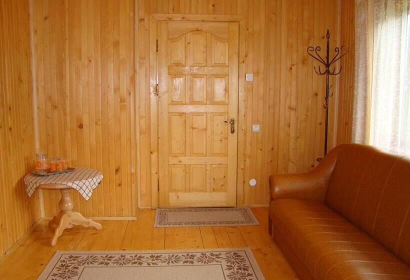 جناح جونيور عائلى, Na Velykim