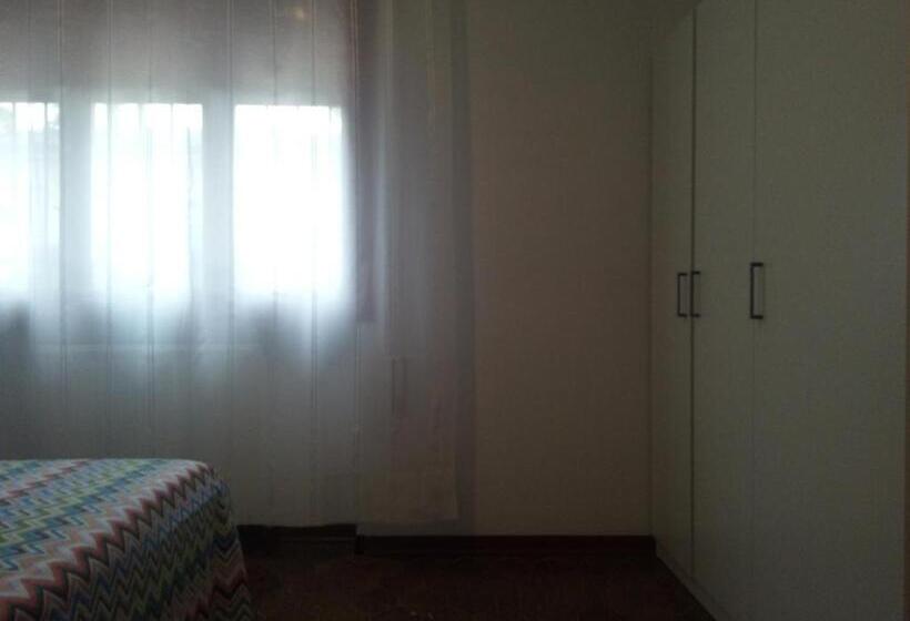 غرفة قياسية فردية, Summer S House