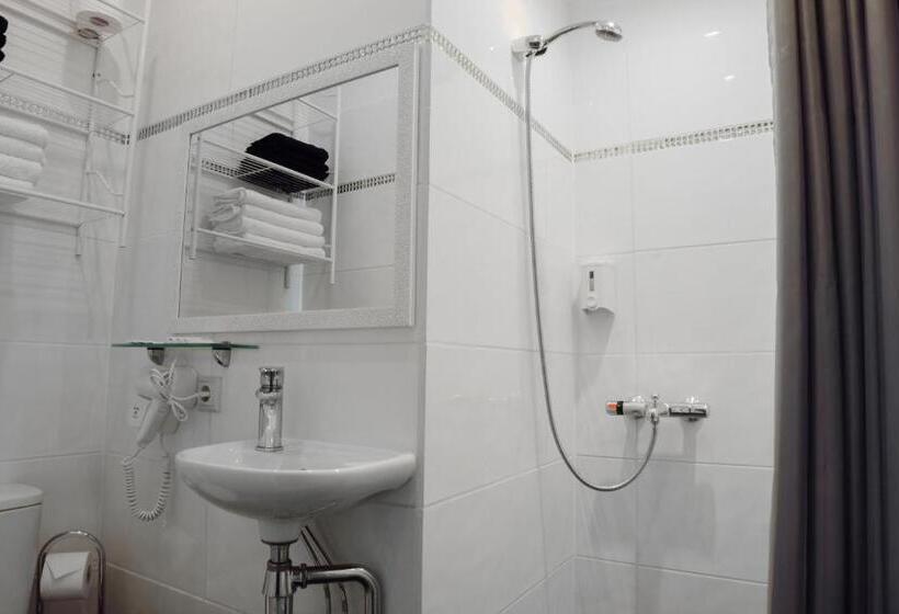 اتاق پریمیوم چهارنفره, Vallery Guest House