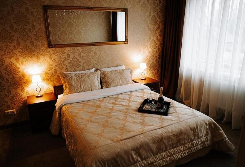 اتاق پریمیوم چهارنفره, Vallery Guest House