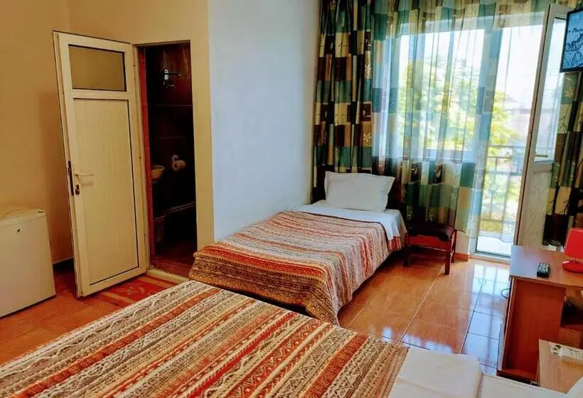 Chambre Triple Standard avec Balcon, Vila Albatros