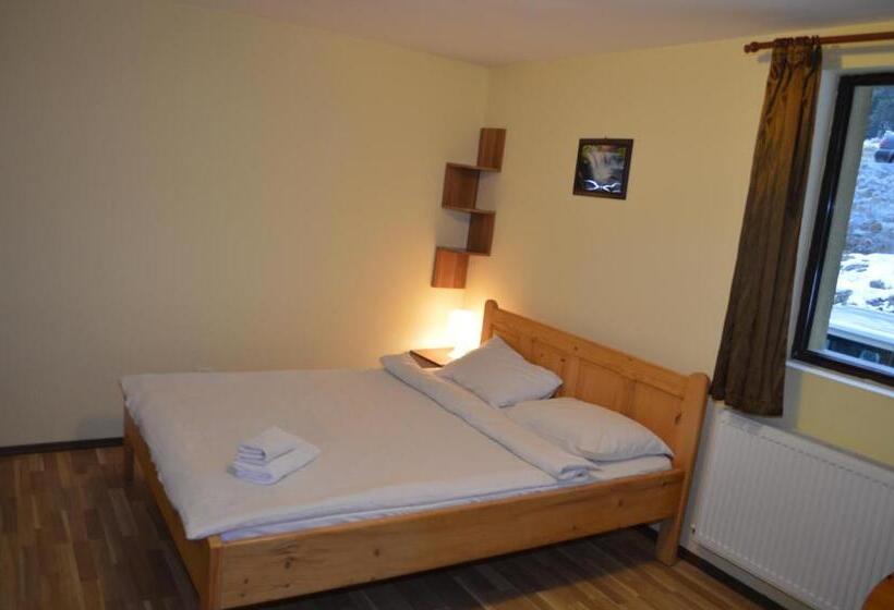 5人标间, Vila Romana