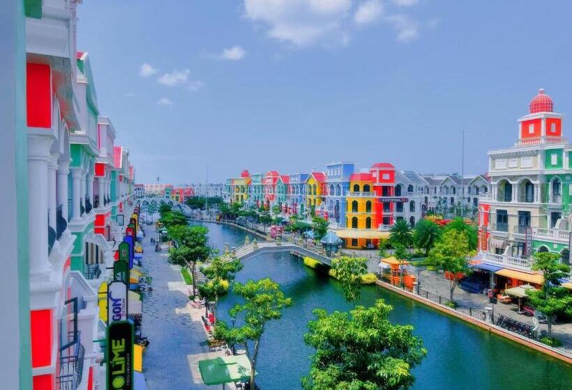 اتاق استاندارد چهارنفره با بالکن, Angels Homestay Grand World