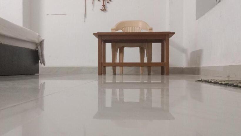 デラックスルーム, Bhadu