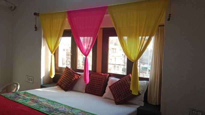 デラックスルーム, Bhadu