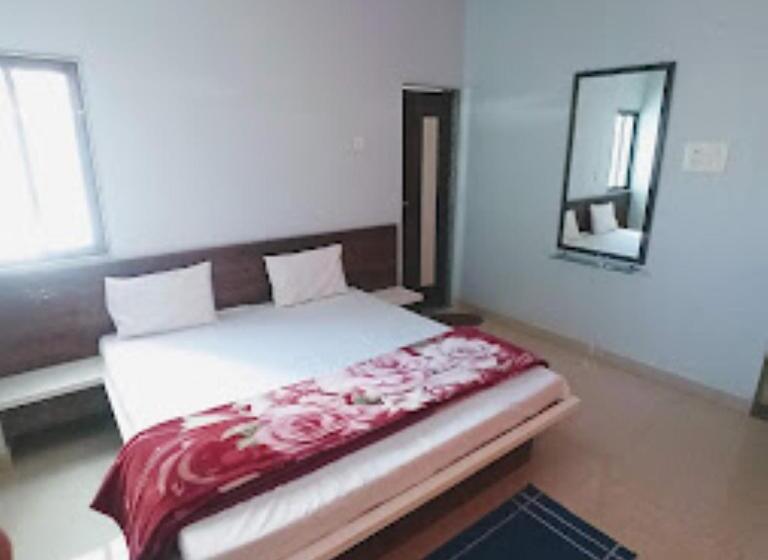 スタンダードルーム, Adiraj Palace And Lodging, Shani Shingnapur