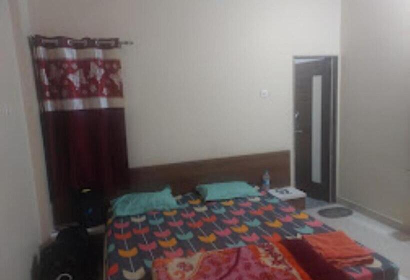 スタンダードルーム, Adiraj Palace And Lodging, Shani Shingnapur