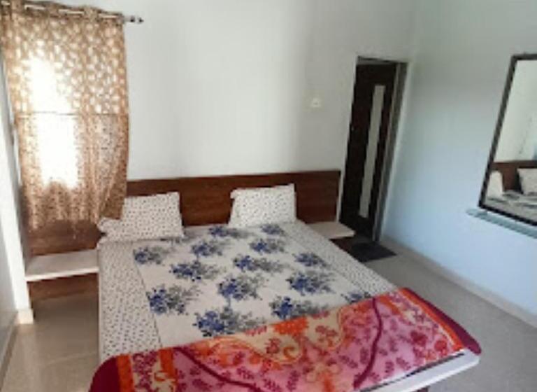 スタンダードルーム, Adiraj Palace And Lodging, Shani Shingnapur