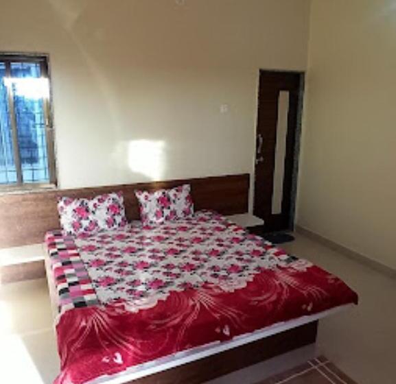 スタンダードルーム, Adiraj Palace And Lodging, Shani Shingnapur