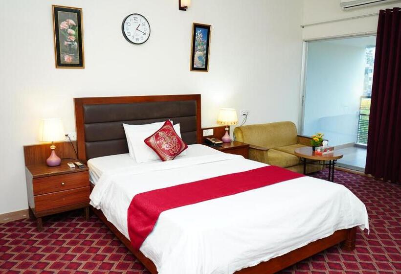 اتاق استاندارد با تخت بزرگ, Garden Residents Uttara   Lake View