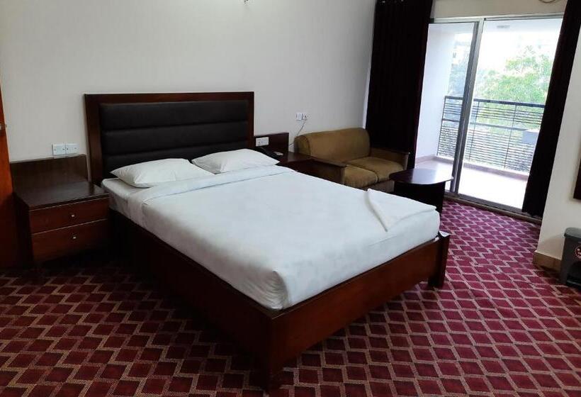 اتاق استاندارد با تخت بزرگ, Garden Residents Uttara   Lake View