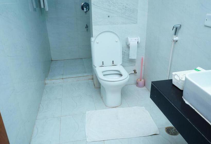 اتاق استاندارد با تخت بزرگ, Garden Residents Uttara   Lake View