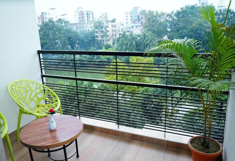 اتاق استاندارد با چشم‌انداز دریاچه, Garden Residents Uttara   Lake View