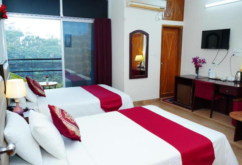 اتاق استاندارد با چشم‌انداز دریاچه, Garden Residents Uttara   Lake View