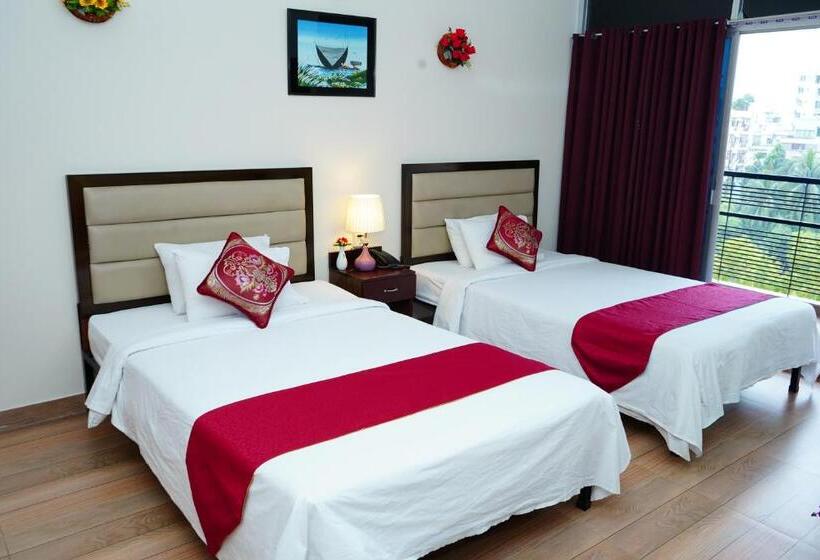 اتاق استاندارد با چشم‌انداز دریاچه, Garden Residents Uttara   Lake View