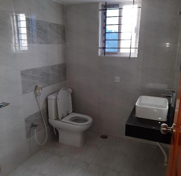 اتاق استاندارد با چشم‌انداز دریاچه, Garden Residents Uttara   Lake View