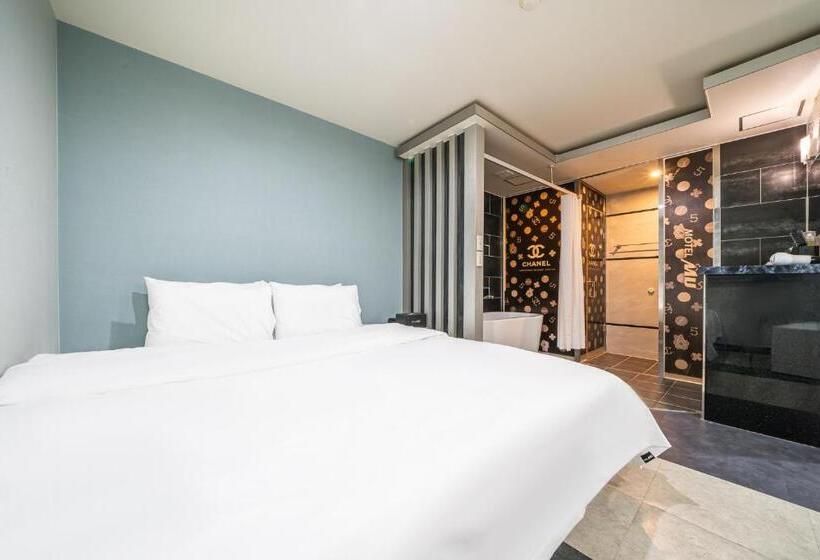 اتاق استاندارد, Mu