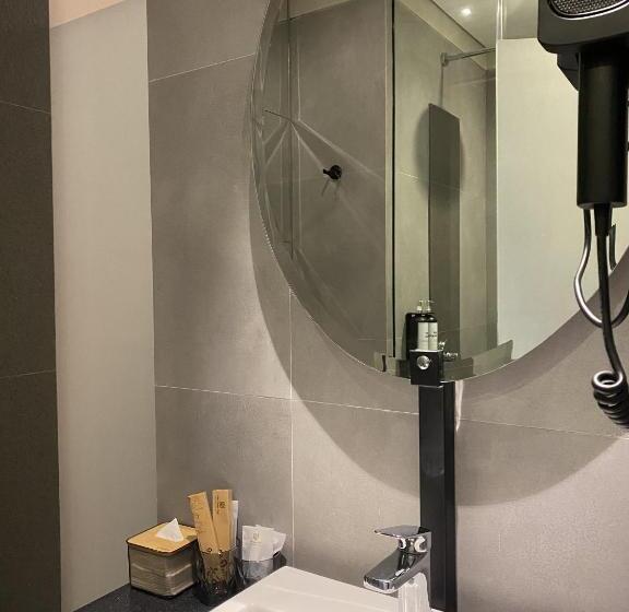 Полулюкс, Posto Dormire Sudirman