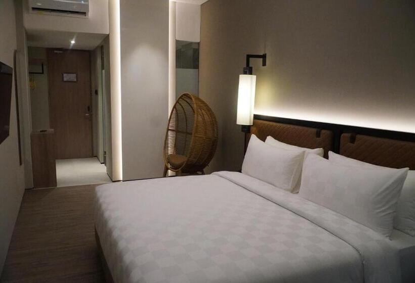 Полулюкс, Posto Dormire Sudirman