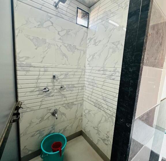 חדר סטנדרד יחיד חדר אמבטיה משותף, Rs Regency