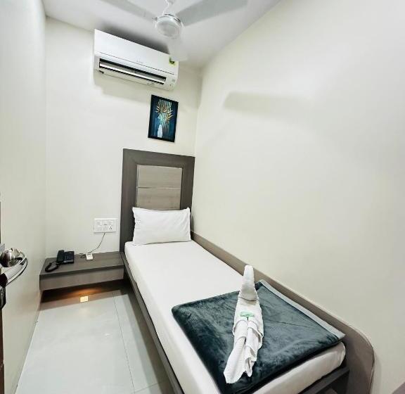 חדר סטנדרד יחיד חדר אמבטיה משותף, Rs Regency