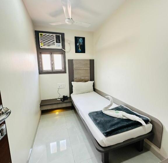 חדר סטנדרד יחיד חדר אמבטיה משותף, Rs Regency