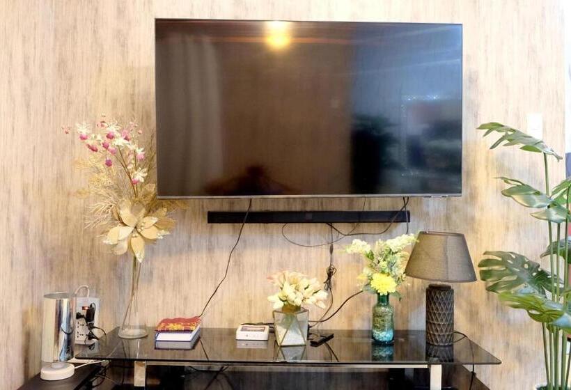 חדר משפחתי, Mesaverte Residences