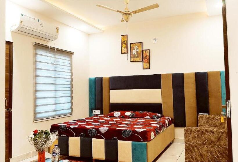 غرفة ديلوكس سرير كينج, Motel Desire Suites    Studio Luxurys   Lpu Law Gate    Special For Families, Students, Couples, Cor