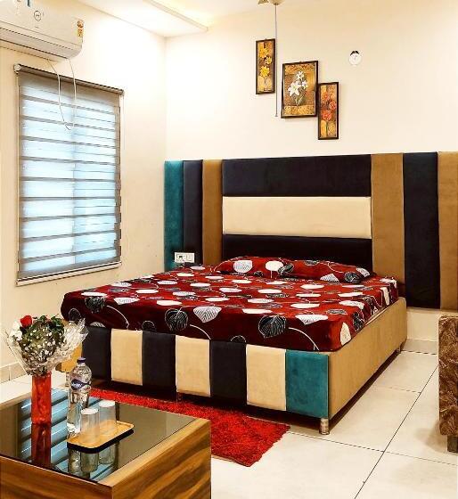 غرفة ديلوكس سرير كينج, Motel Desire Suites    Studio Luxurys   Lpu Law Gate    Special For Families, Students, Couples, Cor