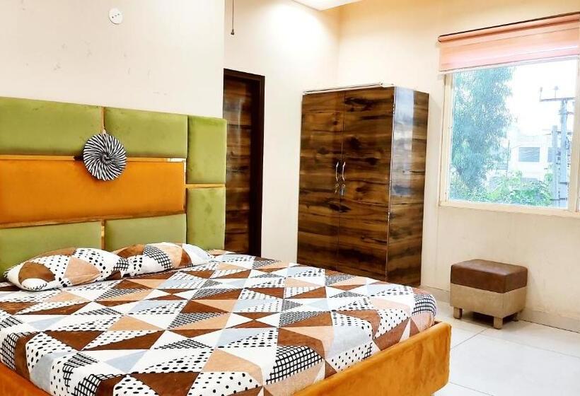 غرفة ديلوكس سرير كينج, Motel Desire Suites    Studio Luxurys   Lpu Law Gate    Special For Families, Students, Couples, Cor