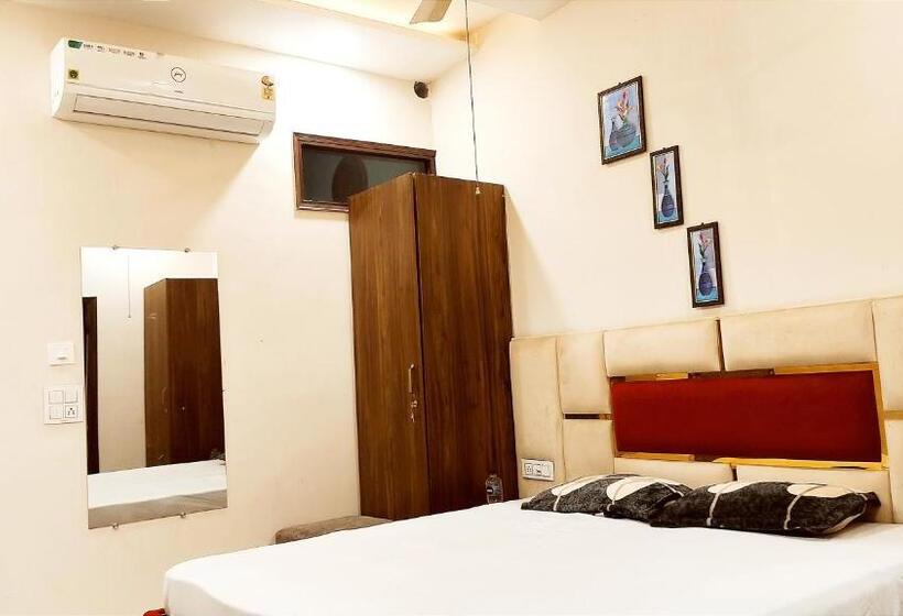 Номер Deluxe Кровать Кинг, Motel Desire Suites    Studio Luxurys   Lpu Law Gate    Special For Families, Students, Couples, Cor